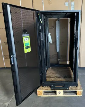 3104 APC Server Rack Enclosure Dell Cabinet #3