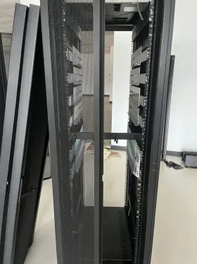 AP3100 APC Netshelter Server Rack