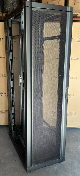 AR2100BLK APC Schneider Electric Server Rack Cabinet