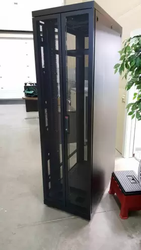 AR2101BLK APC Netshelter Vx Server Rack Enclosure Doors