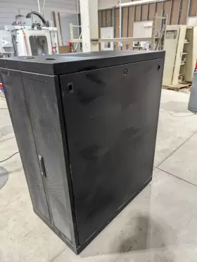 AR2105BLK APC Schneider Netshelter Server Rack Enclosure