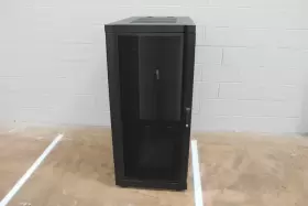 AR2805BLK APC Netshelter Vs Enclosure