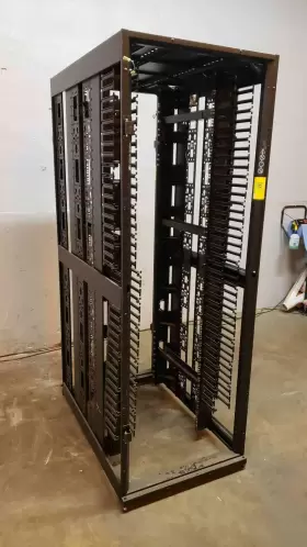 AR3355 APC Netshelter Sx Enclosed Server Rack #2