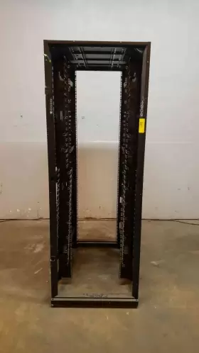 AR3355 APC Netshelter Sx Enclosed Server Rack