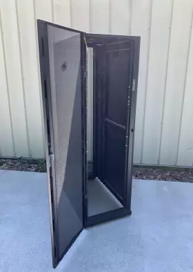AR3357 APC Netshelter Sx Enclosures Server Rack #2