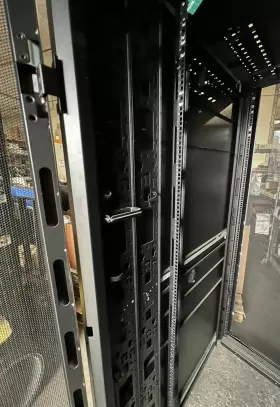 AR3300 DELL Apc Netshelter Sx Server Rack Cabinet Panels Key #2