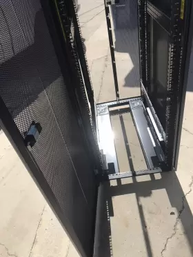 PE4210 DELL Poweredge Rack Enclosure #3