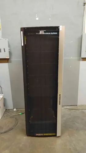 GB41040022 HP Enclosed Rolling Server Rack