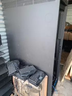 WR4442 MIDDLE ATLANTIC Rollout Rotating Server Rack #2
