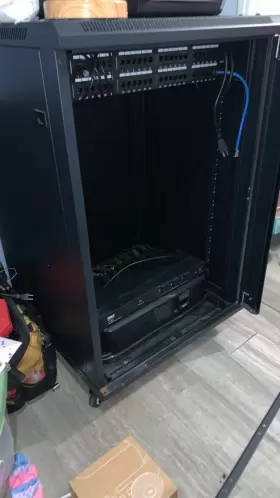 00405914 NAVEPOINT Wallmount Networking Cabinet