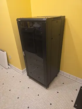 RE27 OMNIMOUNT DESIGNS Enclosed Design Server Cabinet Feet #3