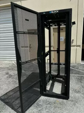 XG74222BS0001 PANDUIT Server Rack Cabinet Enclosure
