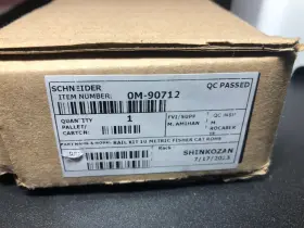 0M-756H SCHNEIDER ELECTRIC Rack Rail Box Kit