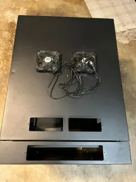 RK1224WALHM STARTECH Com Wall Mount Network Cabinet Post Lock #2