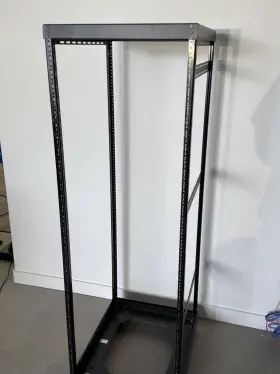 SR-CUST-32U-24IN RACK Usable
