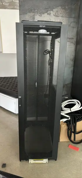 Srcombo TRIPP LITE Rack Enclosure Cabinet