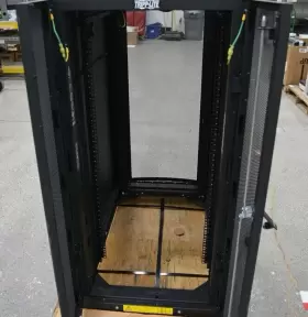 SR25UB TRIPP LITE Half Server Rack #2