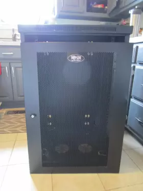SRW18US TRIPP LITE Wall Mount Rack Enclosure Server Cabinet